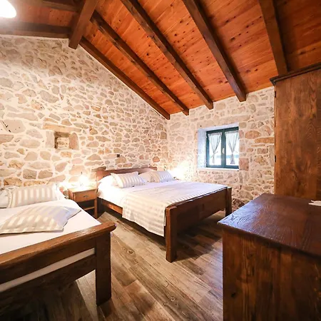 Βίλα Lovely In With Private Pool