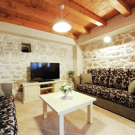 Lovely In With Private Pool * Posedarje