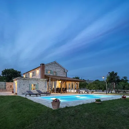 Lovely In With Private Pool Βίλα Posedarje
