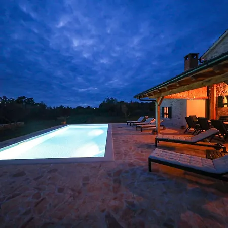 Lovely In With Private Pool 빌라 *