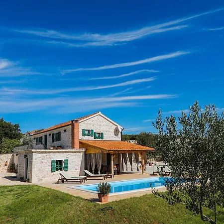 Lovely In With Private Pool *