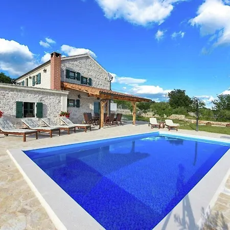 Lovely In With Private Pool 빌라